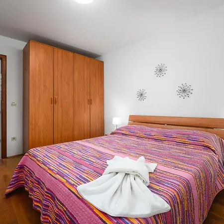 Stancija Amorozo 6 Apartment Poreč