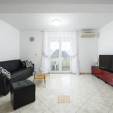 Stancija Amorozo 6 Apartment Poreč