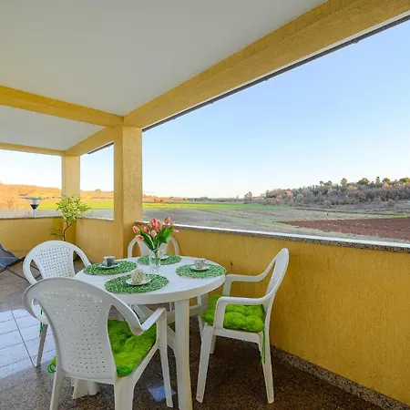 Stancija Amorozo 6 * بوريتش